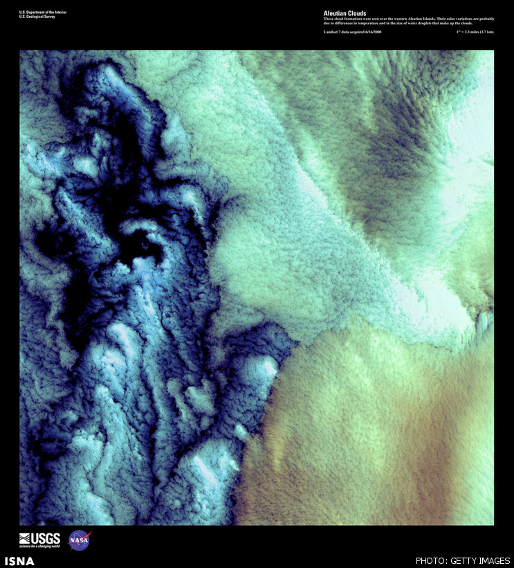 ابرهای الوشن بر روی جزایر غرب الوشن در اول ژوئن 2000 ثبت شده‌اند